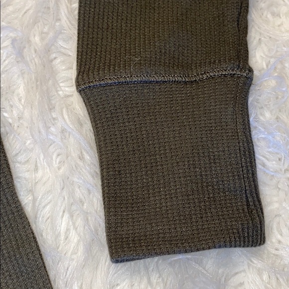 New woman’s Rachel Zoe camouflage thermal top - Picture 5 of 8